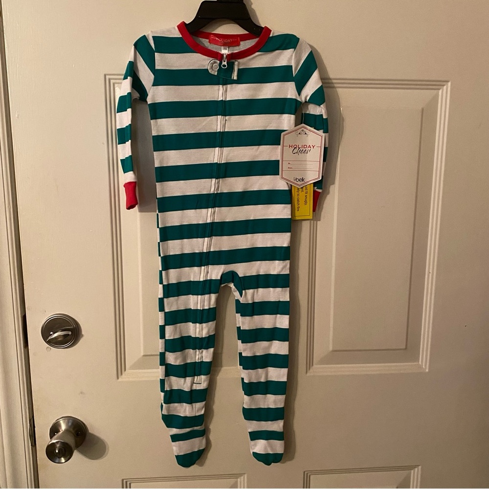 Holiday Cheer Knit Red White Green Zip Up Sleeper Size 18 months